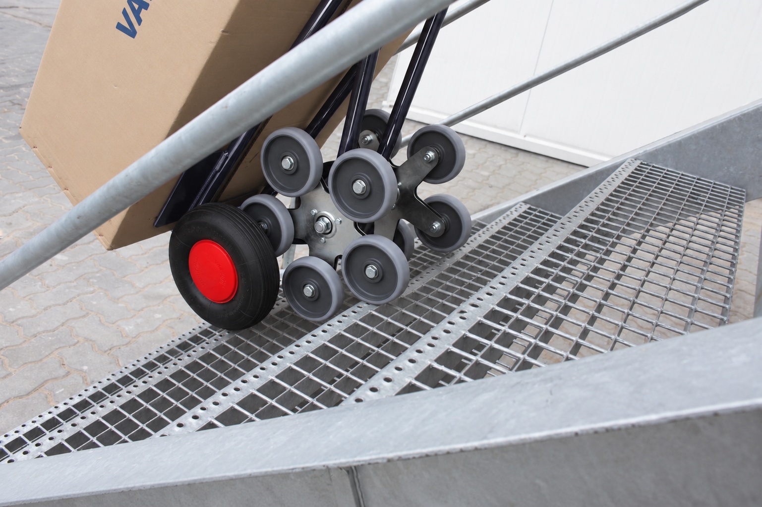 Stair-climber truck with 2 five-arm star wheels